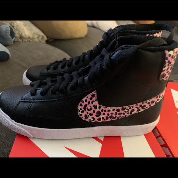 Nike Blazer Mid GS Black and Pink. - Picture 2 of 8